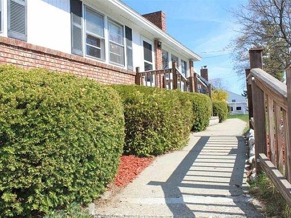 3rd image of 25 Winnhaven Drive