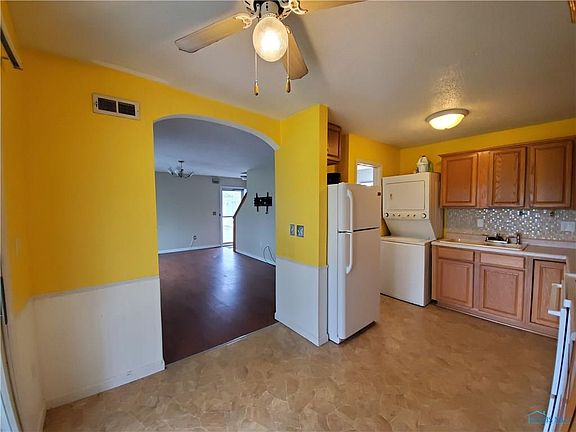 5th image of 3754 Lakepointe Dr