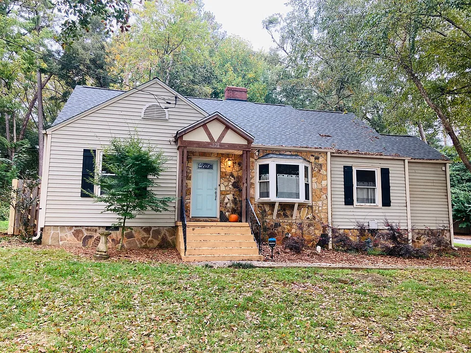 928 Lindbergh Dr NE