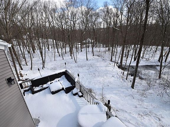 2nd image of 60 Applewood Ln