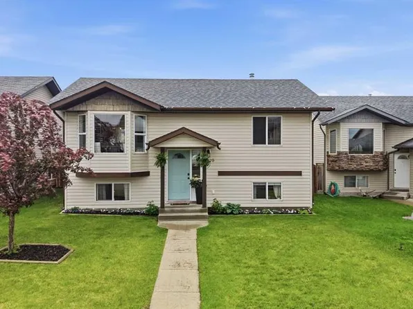 4929 N Westbrooke Rd, Blackfalds, AB T4M 0L1
