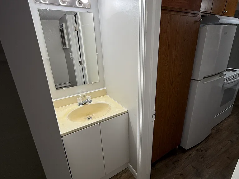 811 Pierre St #2 — Photo 8