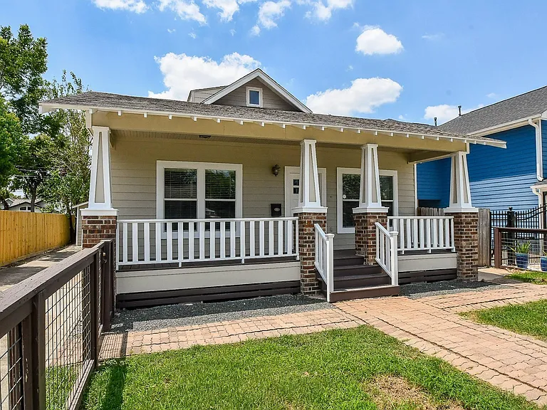 1307 Walton St — Photo 3