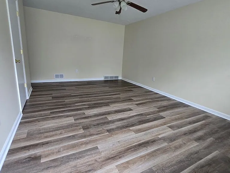 1713-1715 Stanford Dr — Photo 2