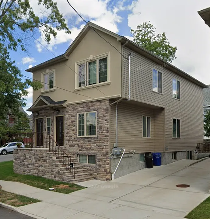 30 Margaret St #2