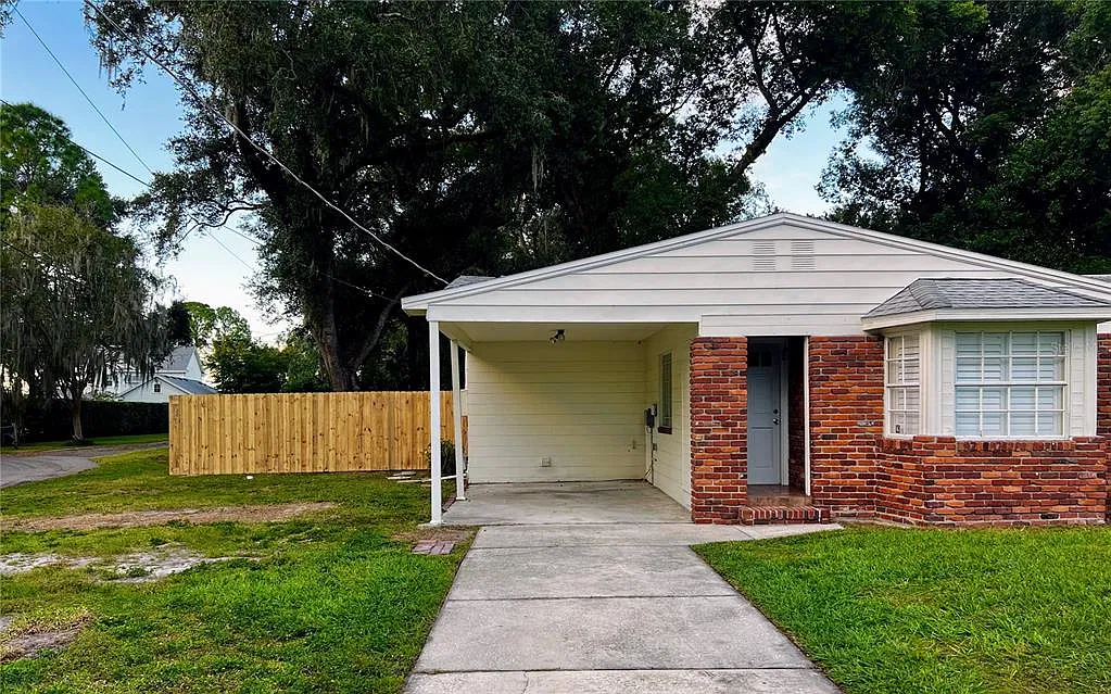 3 bed, 2.0 bath, 1488 sqft, $2,300 — Photo 2