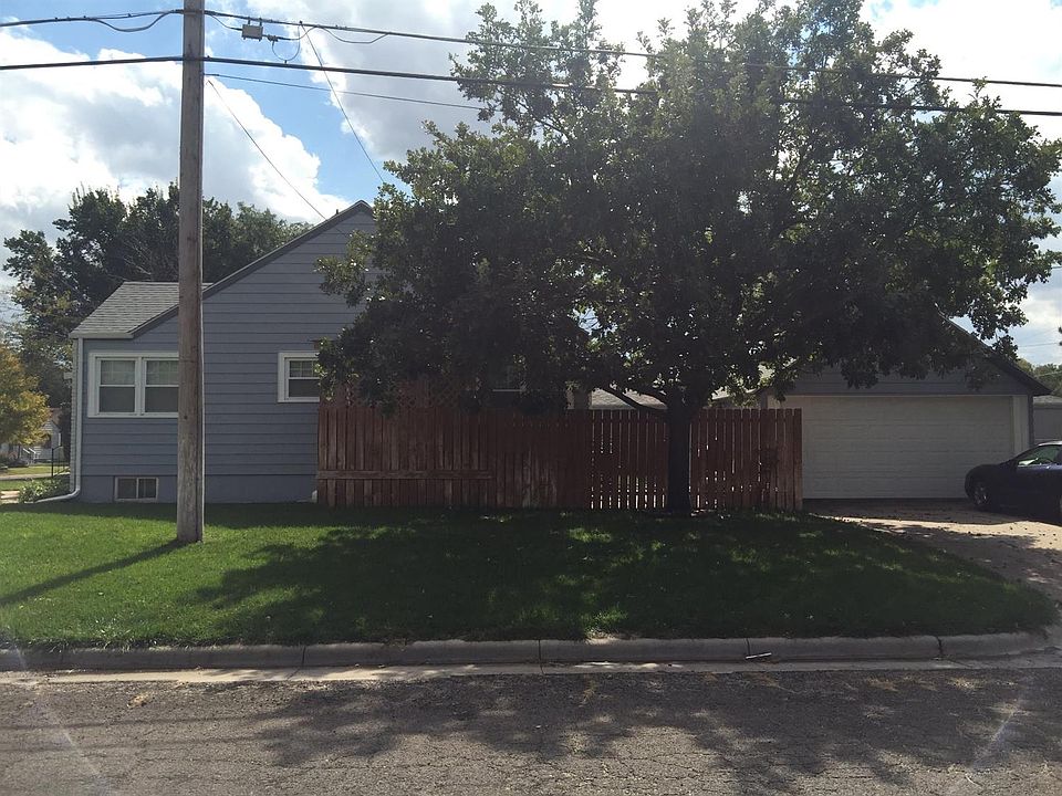 2nd image of 2123 Adams St