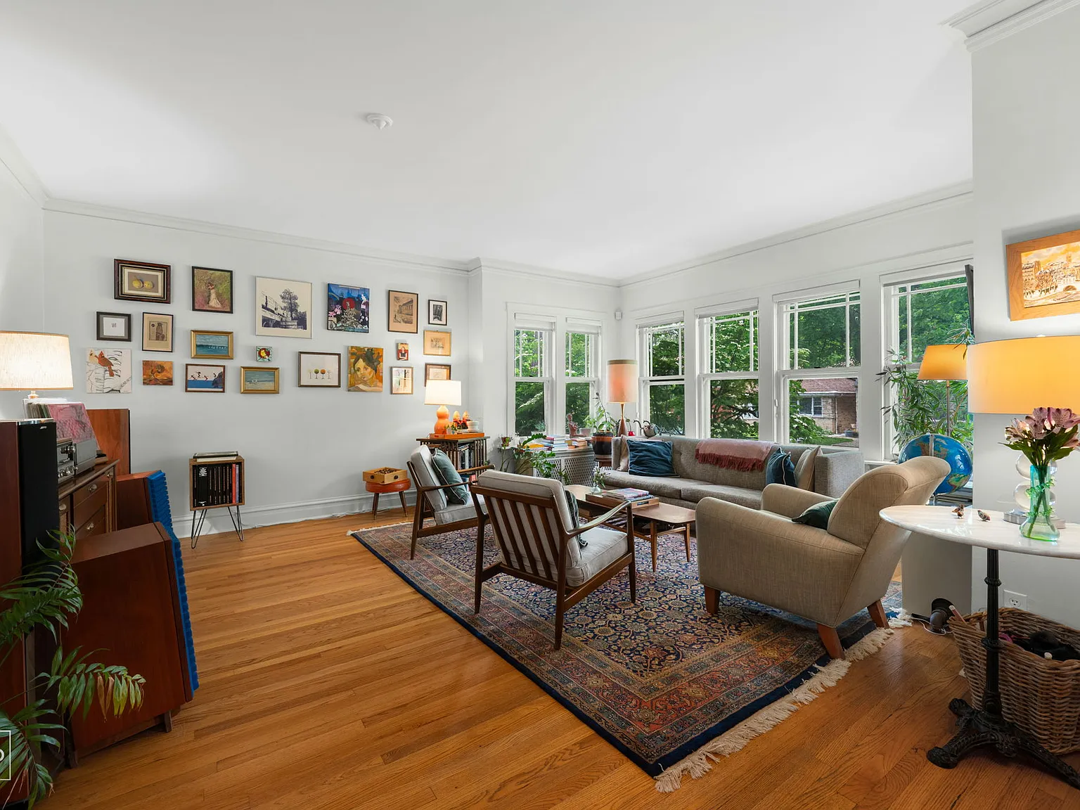 4 bed, 2.5 bath, 2000 sqft, $4,300 — Photo 2