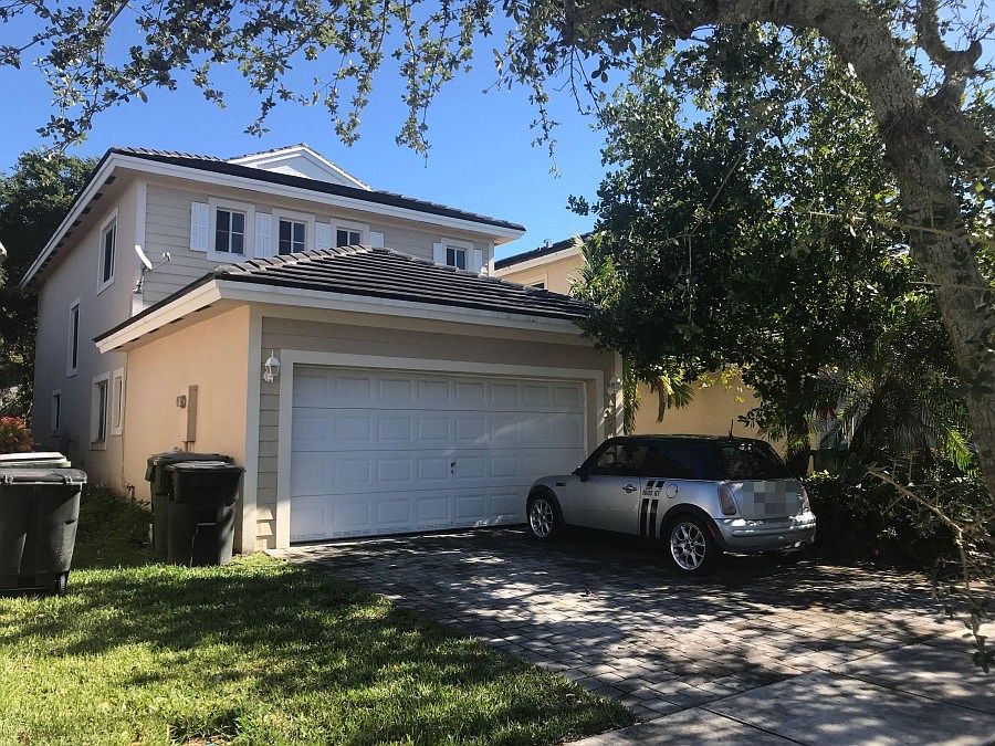 1st image of 221 SE 32nd Ave