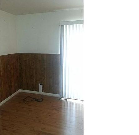 4th image of 4422 Carter Ave