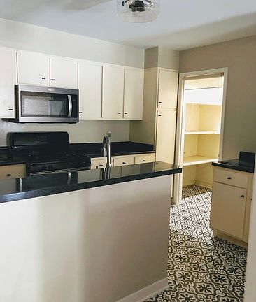 4th image of 8030 Broadway St #202