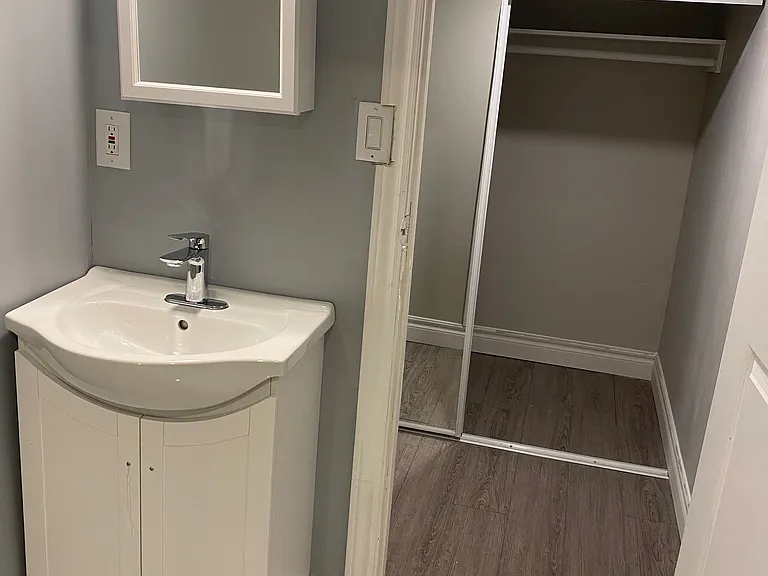 647 Vaughan Rd #BASEMENT — Photo 9