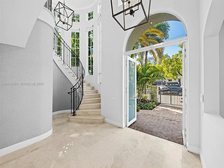 821 SE 2nd Ct — Photo 12