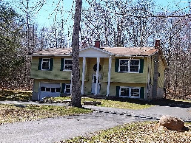 1st image of 8 Forestdale Ln