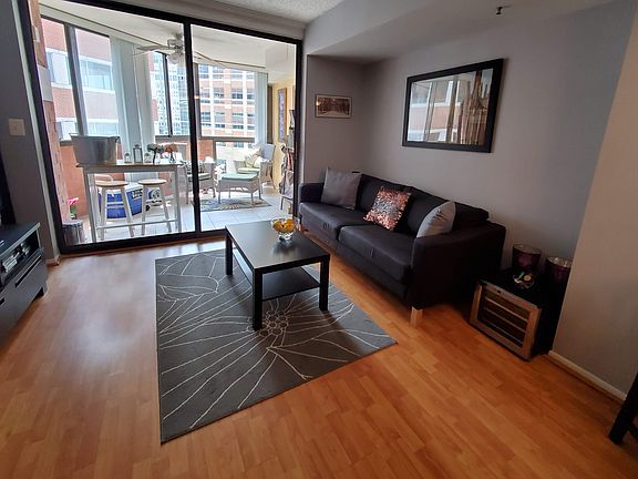 3rd image of 1001 N Vermont St APT 505