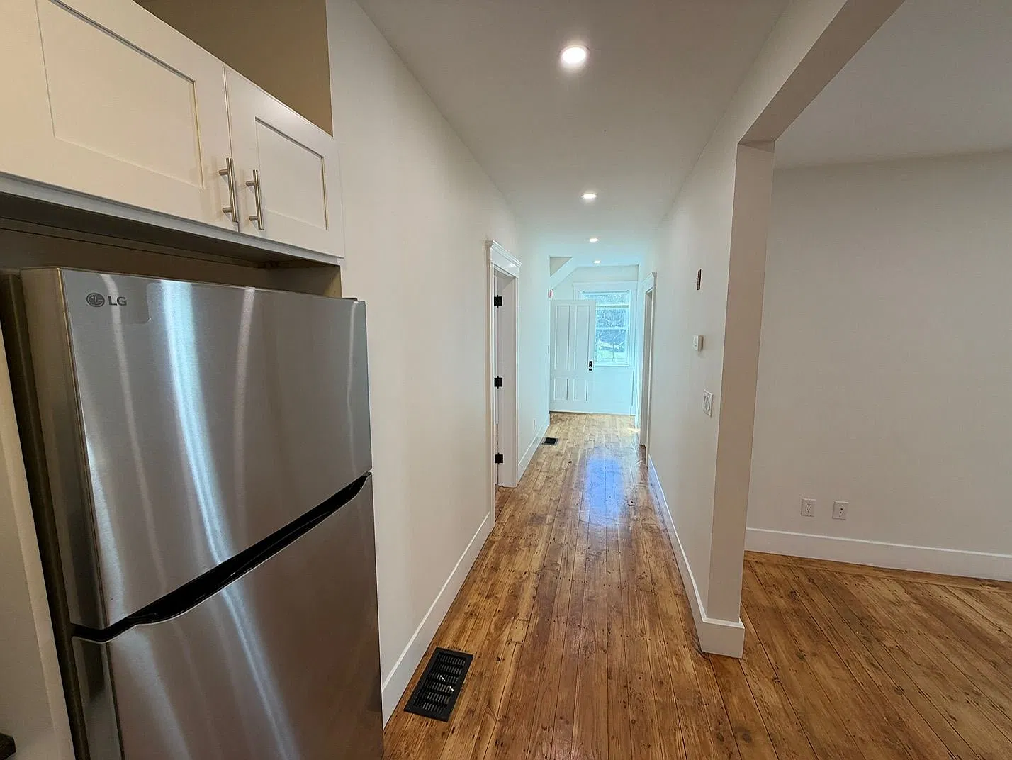 Sunny 1 Bedroom in Beautiful Victorian — Photo 4