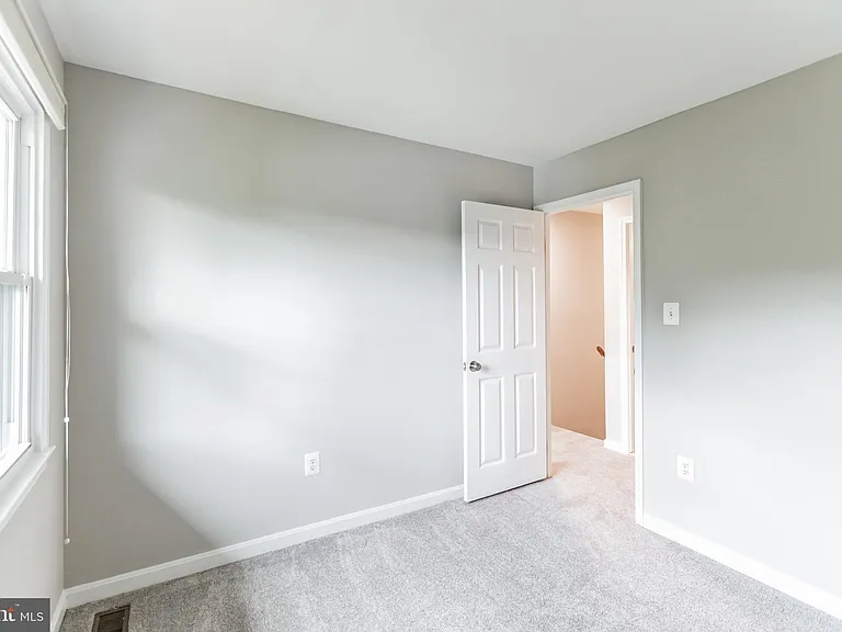5335 Lake Cove Ct — Photo 23