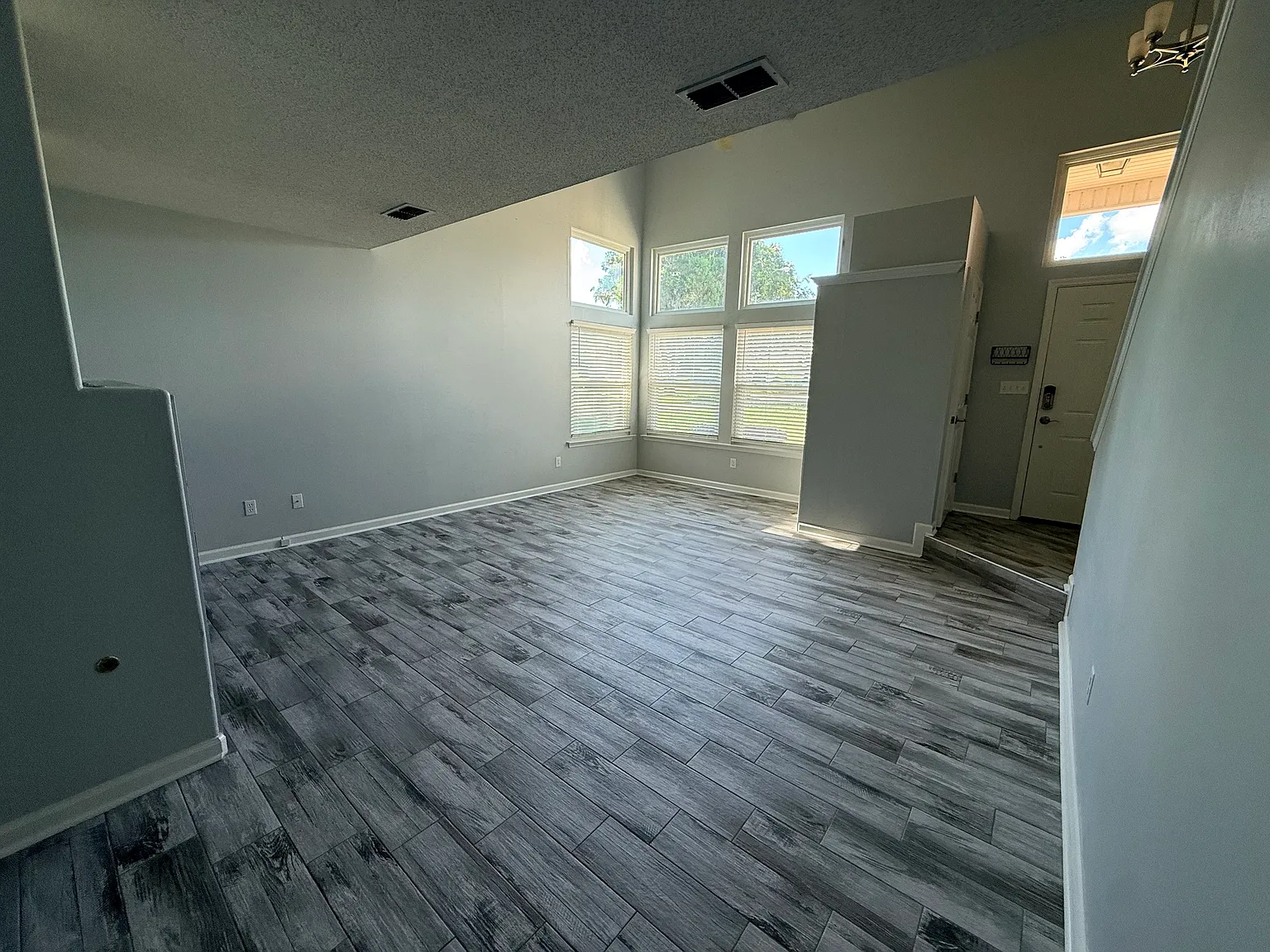 3 bed, 2.5 bath, 1768 sqft, $2,500 — Photo 4
