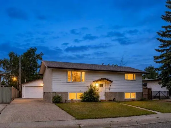 152 N Maddock Way NE, Calgary, AB T2A 3X3