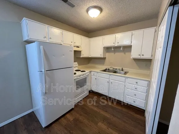 510 W Scott St APT 5, Springfield, MO 65802