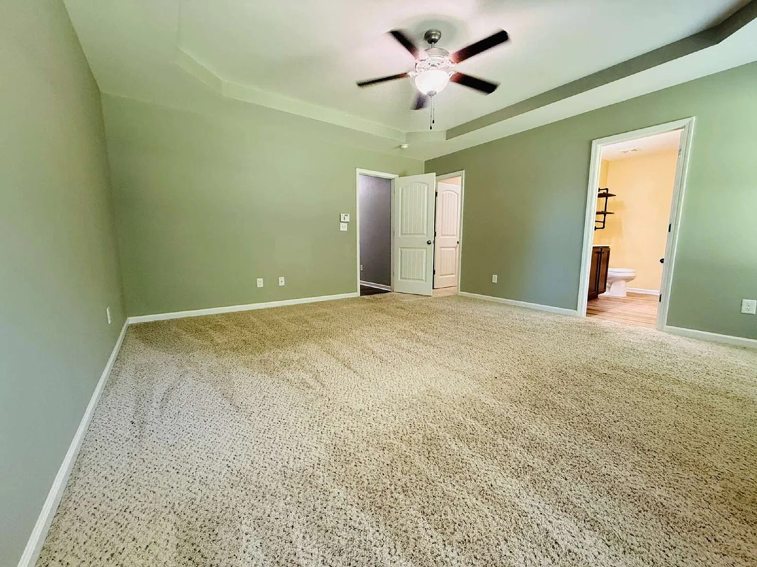 4 bed, 2.0 bath, 1821 sqft, $1,900 — Photo 3