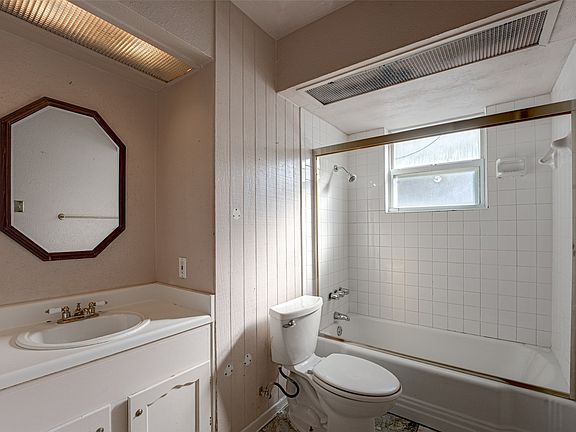5th image of 2906 Windmill Ln