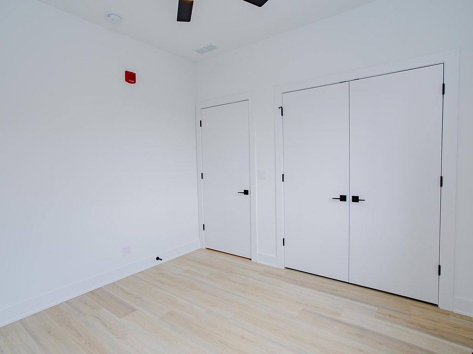 Building Photo 5