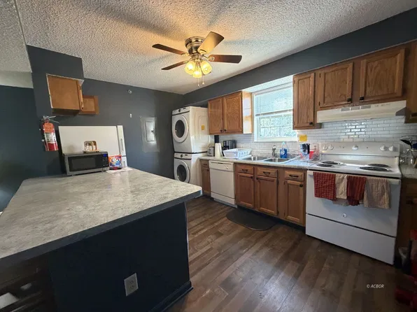 15 S Shafer St APT 1504, Athens, OH 45701
