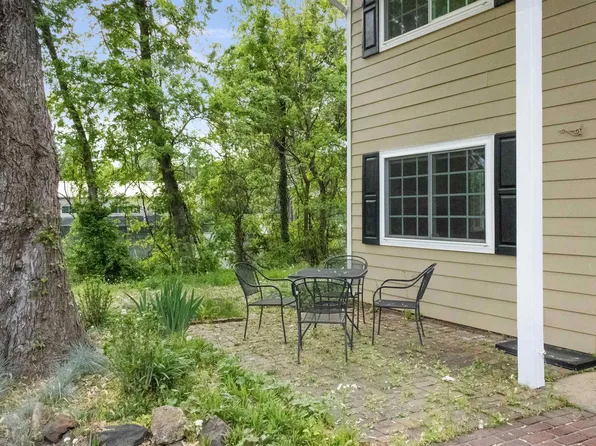 118 Woodlake Dr, Charlottesville, VA 22901