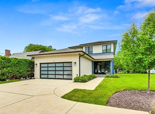 891 Half Day Rd, Highland Park, IL 60035