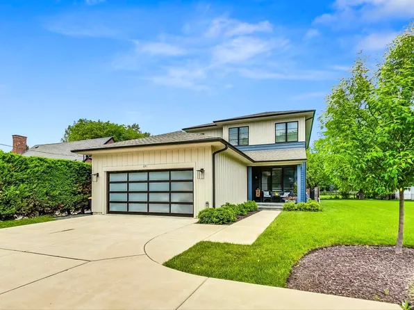 891 Half Day Rd, Highland Park, IL 60035