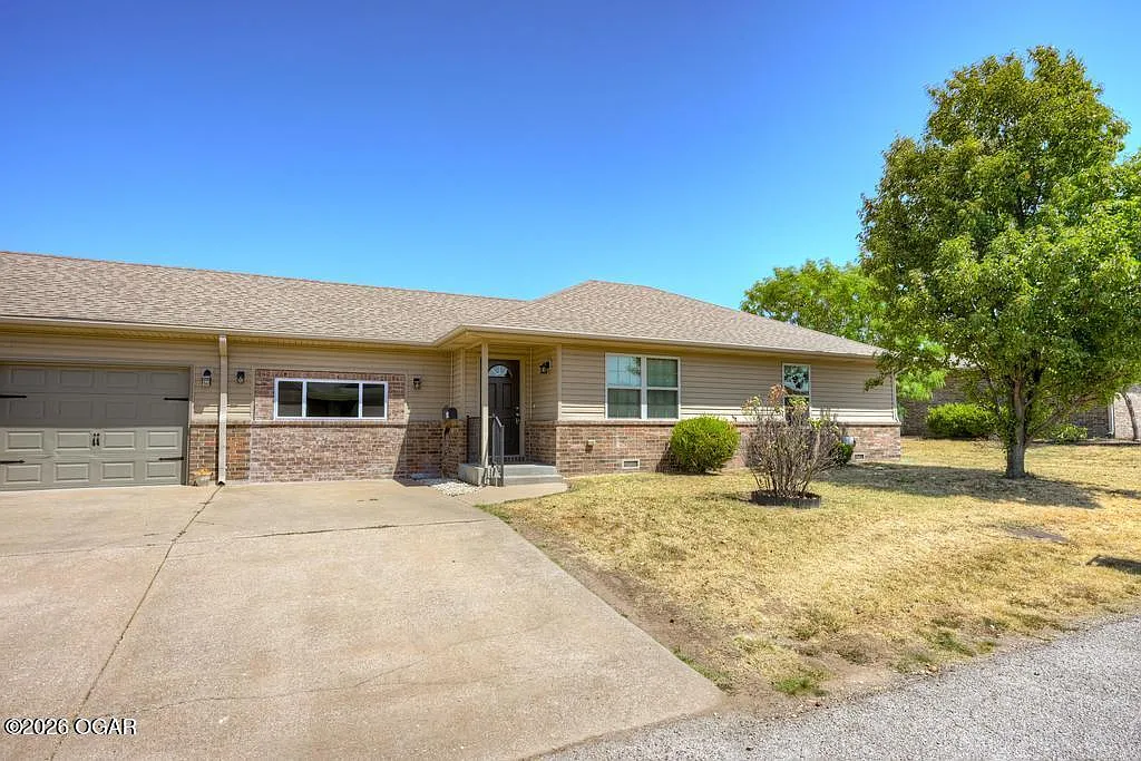 3 bed, 2.0 bath, 1060 sqft, $1,450 — Photo 1