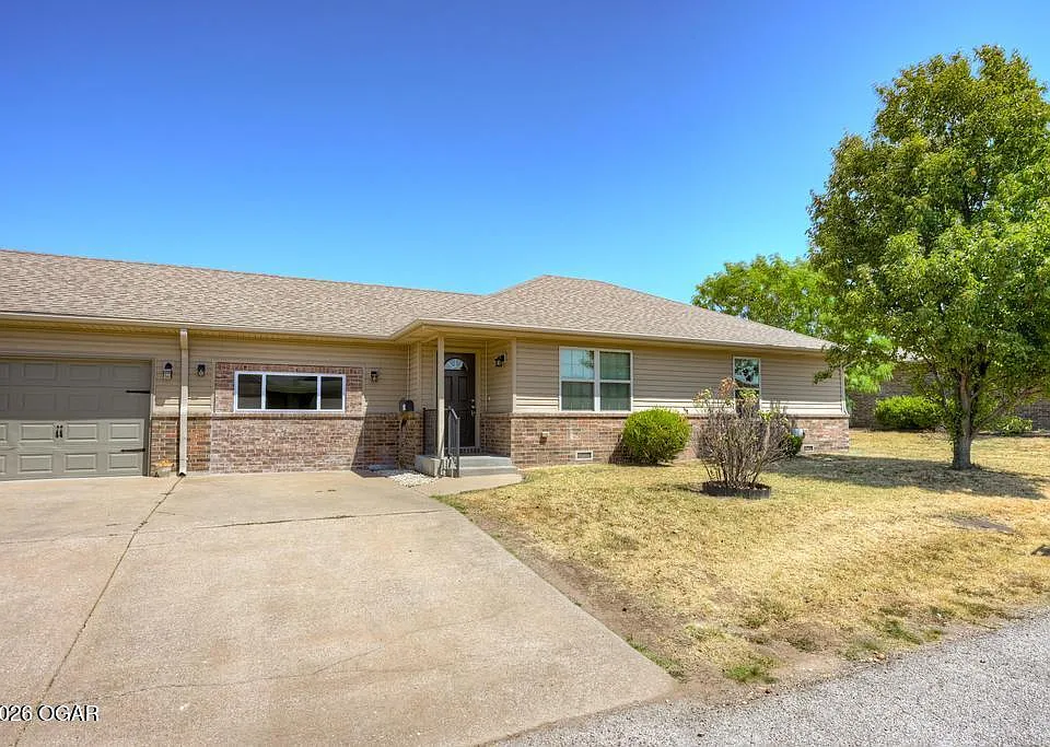 1903 Chris Ln
