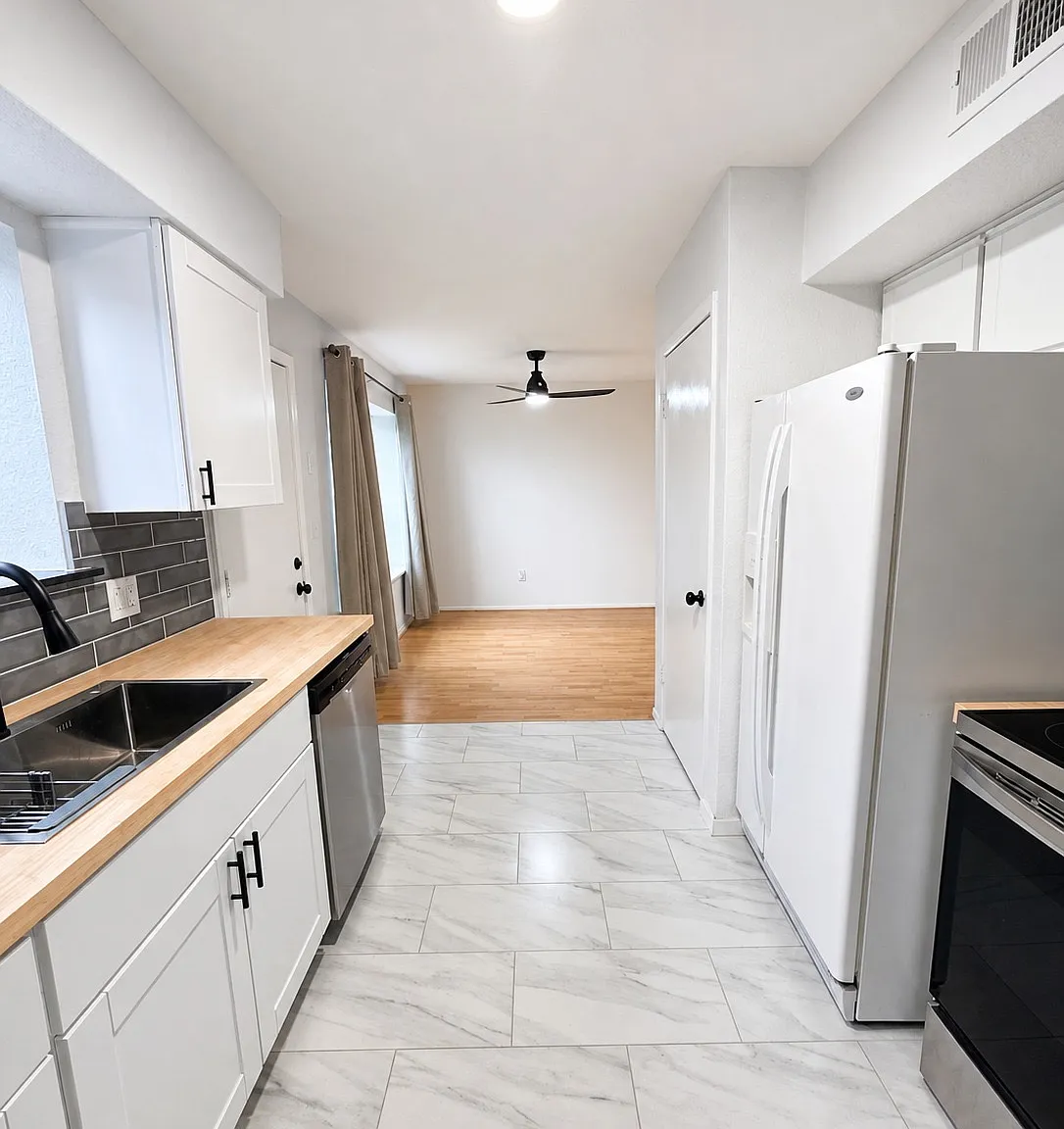 2 bed, 1224 sqft, $1,899 — Photo 2