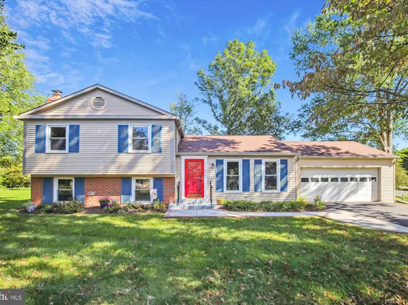 12806 Pinecrest Rd, Herndon, VA 20171