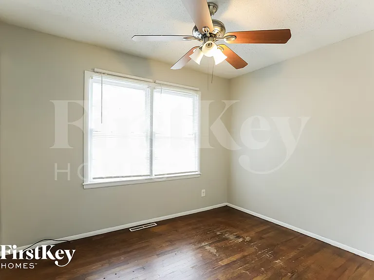 9207 Manchester Ave — Photo 11