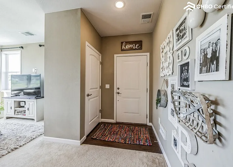 Front Entry to a beautifully furnished 2 bd condo rental
