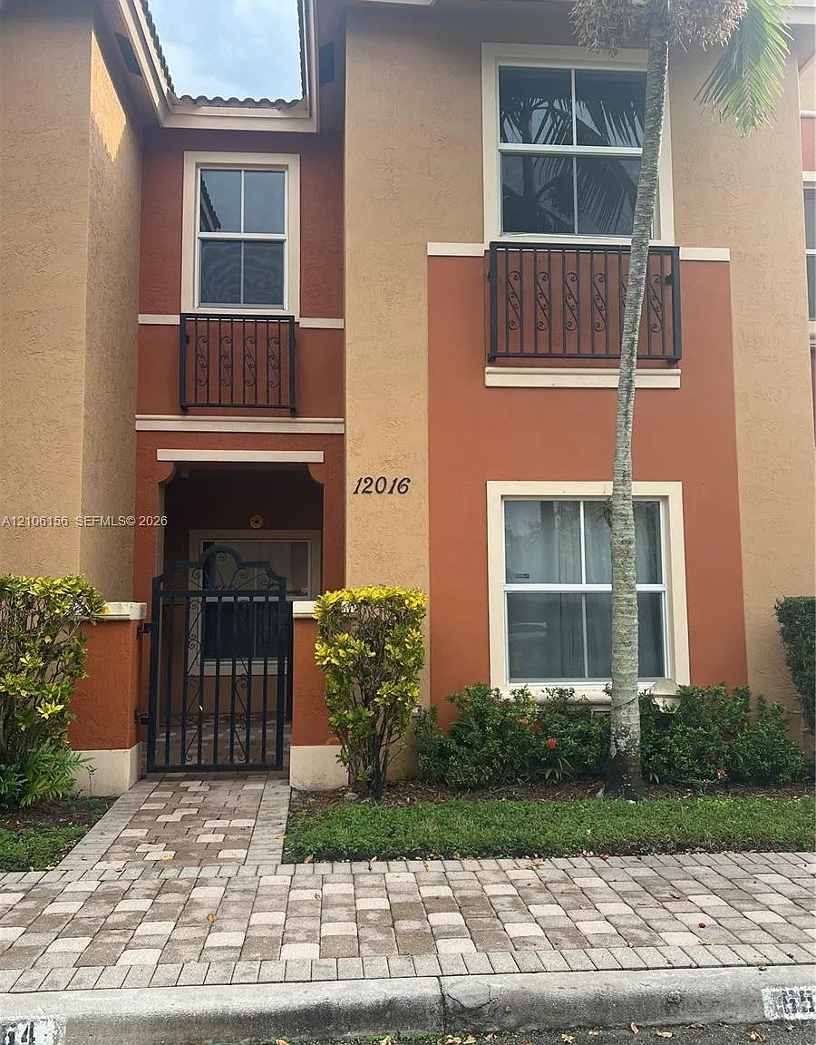 Martinique No 3 Condo — Photo 2