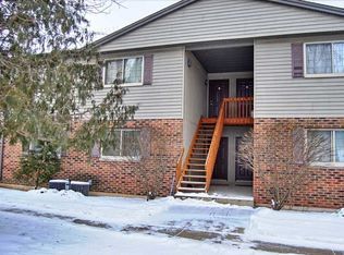 280 Woodridge Cir, South Elgin, IL 60177