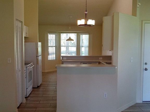 2nd image of 137 Grand Oaks Cir