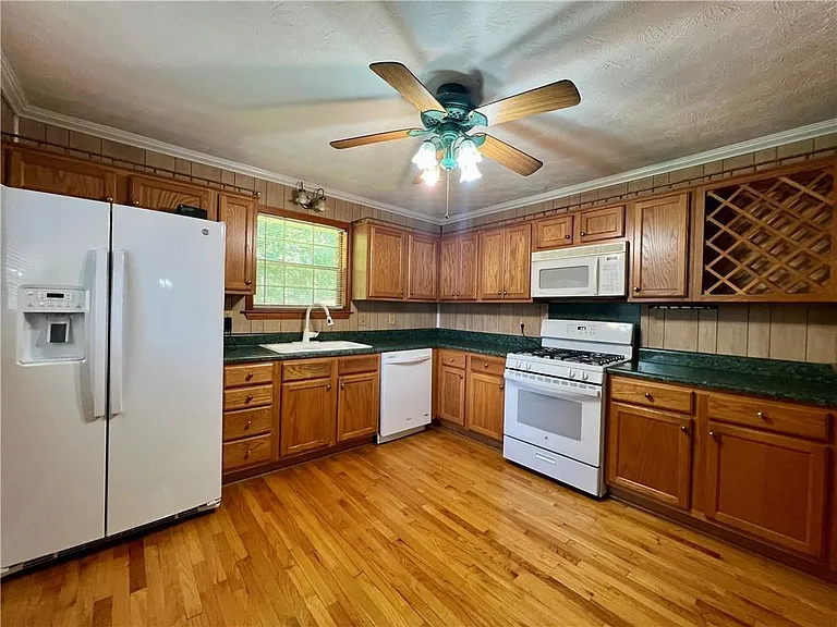 6695 Courtney Dr — Photo 6