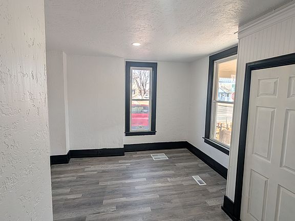 4th image of 701 W 13th St #A
