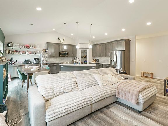 2nd image of 209 5th St