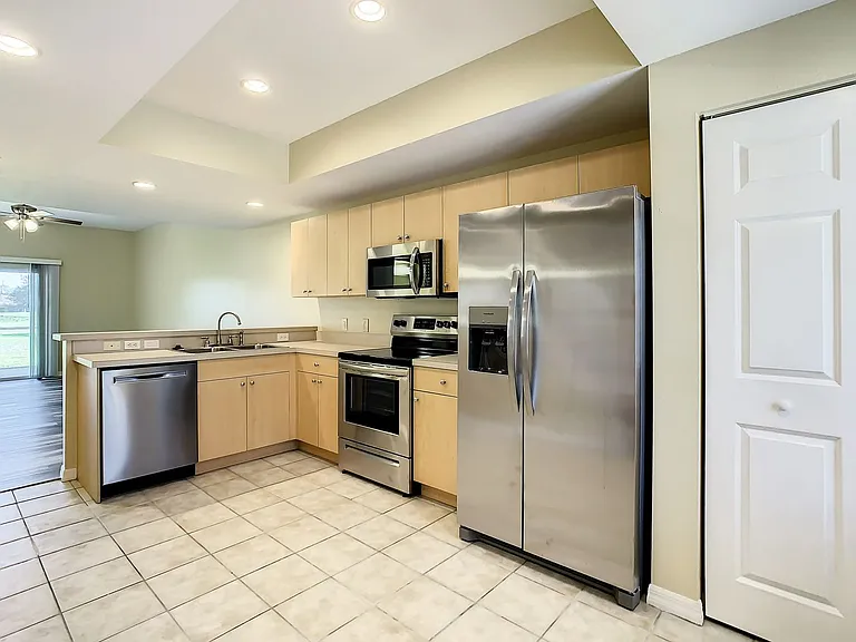 1196 Rio De Janeiro Ave #206F — Photo 11