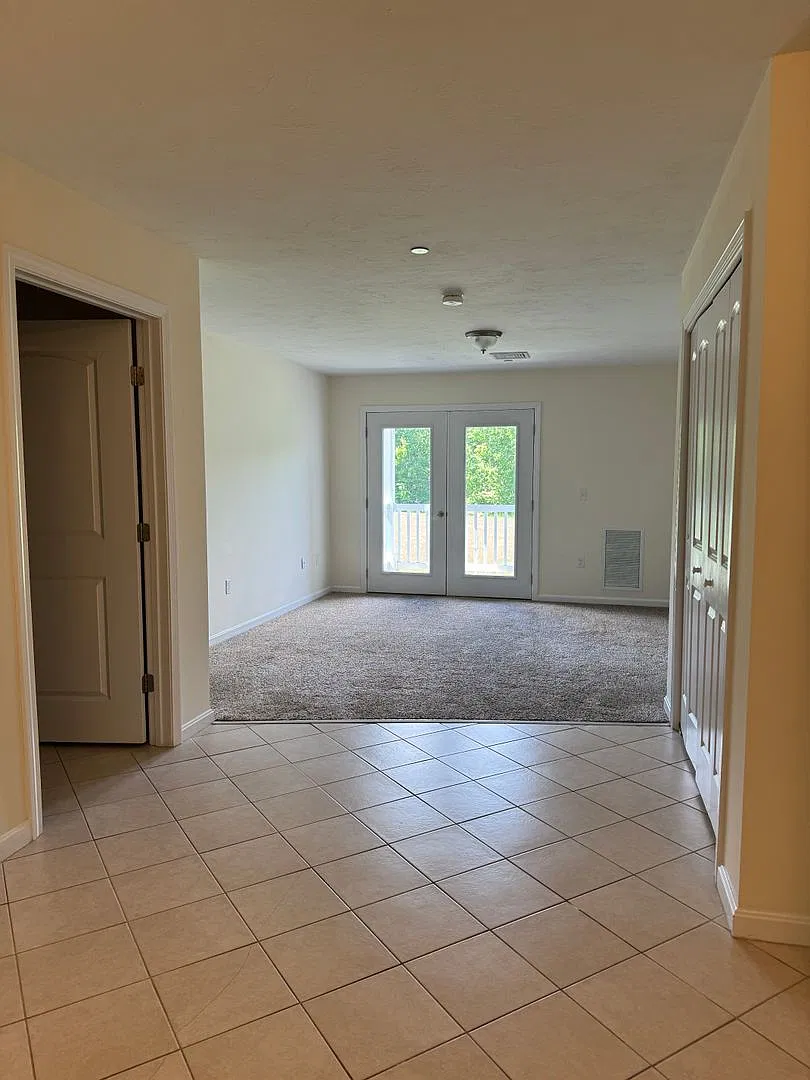 5 Rogers Way — Photo 1