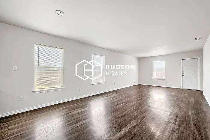 4 bed, 2.0 bath, 1571 sqft, $2,595 — Photo 4