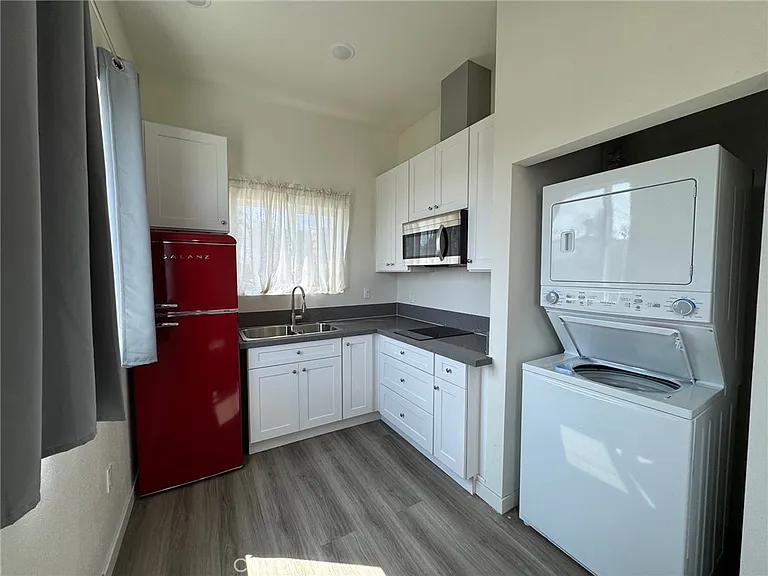 209 1/2 N Serrano Ave — Photo 3