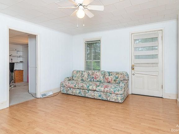 5th image of 116 E Henry St