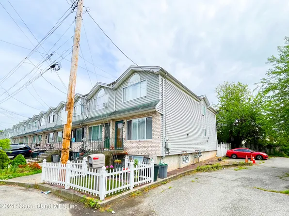 94 Confederation Pl, Staten Island, NY 10303