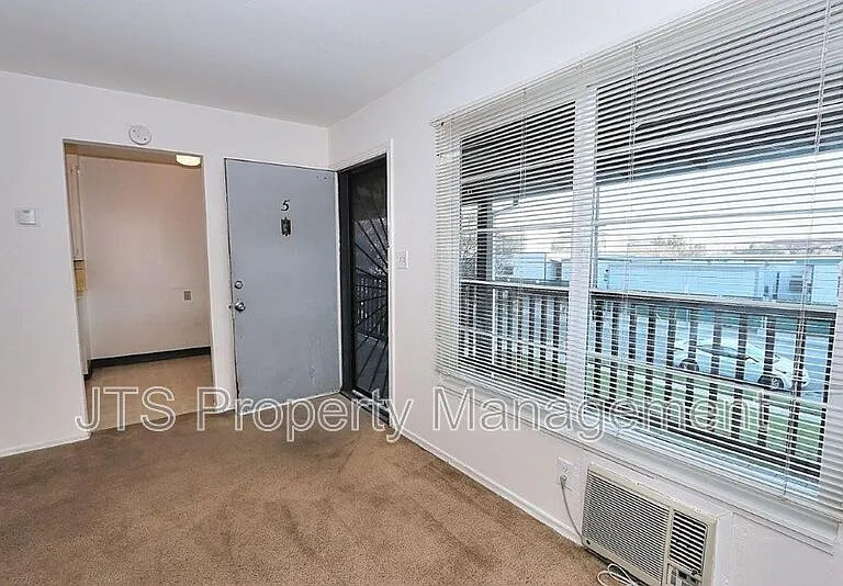 4439 V St #5 — Photo 25